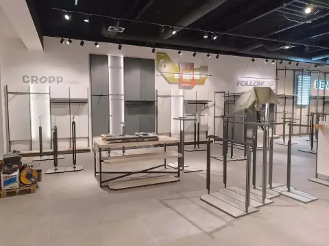 Cropp — shop interior with display fixtures