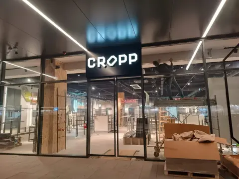 Cropp — Cropp storefront and entrance