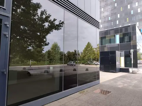 Dječji rtić — large exterior glass walls