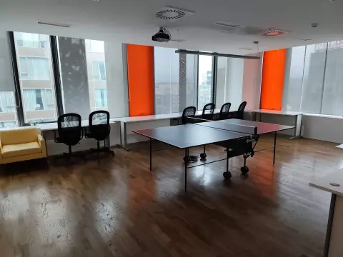 Franck — meeting room with tables and chairs