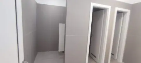 GLS — washroom area and cubicle entrances