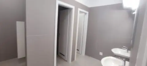 GLS — washroom area with partitions