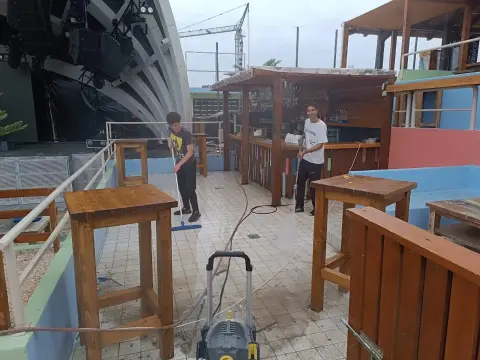 Papaya — washing an outdoor floor covering