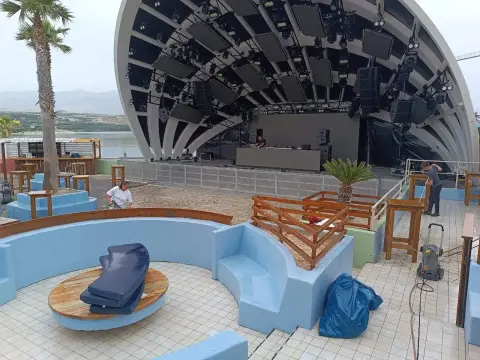 Papaya — outdoor area with seating
