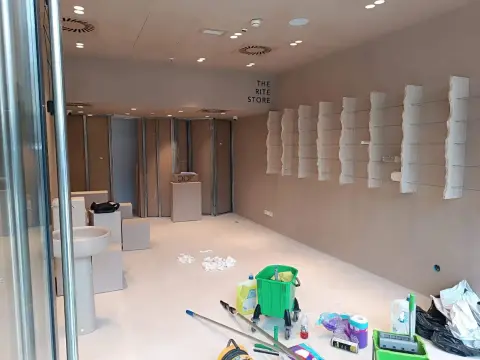 Razni objekti — shop interior with display shelves