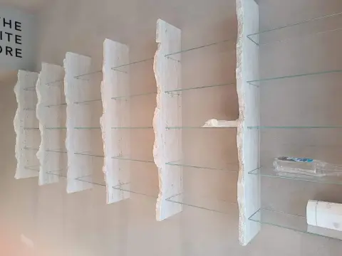 Razni objekti — arranged retail space